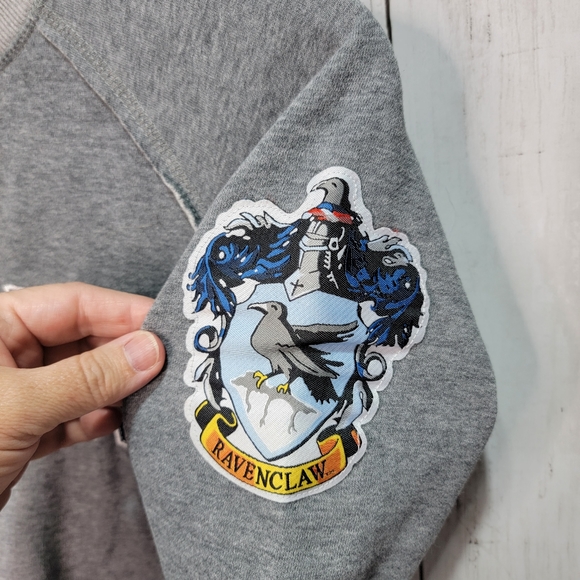 Harry Potter Universal Studios Ravenclaw Hogwarts Fleece Sweater XS Women Gray. - Picture 3 of 6